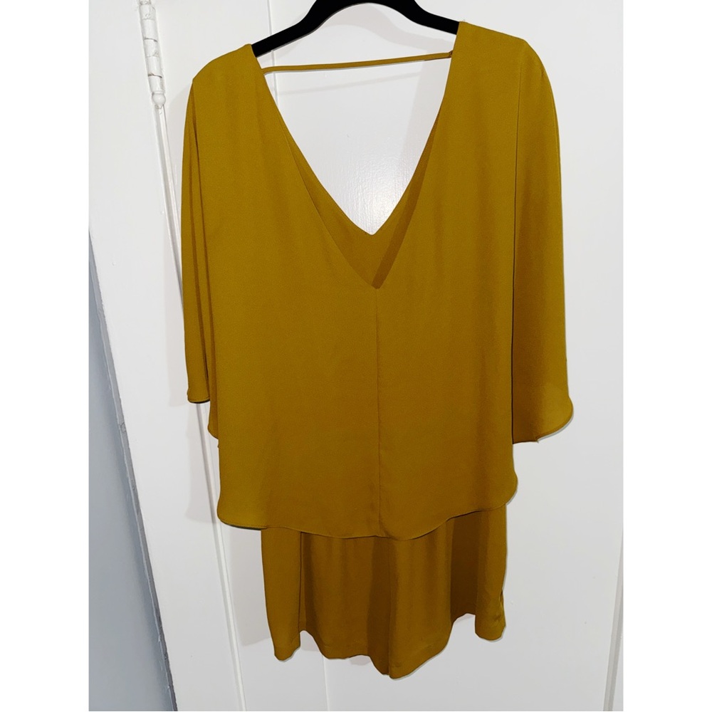 BCBG Max Azria Carie Romper Cape Sleeve Mustard Yellow Gold V-Neck Flutter M - Picture 3 of 4